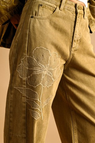 Embroidered Barrel Jeans
