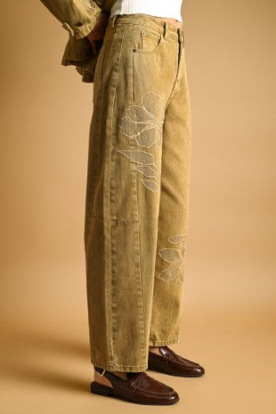 Embroidered Barrel Jeans